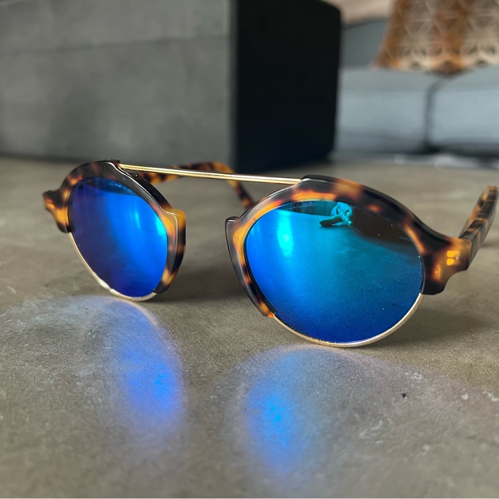 Illesteva Milan IV or 4 sunglasses!